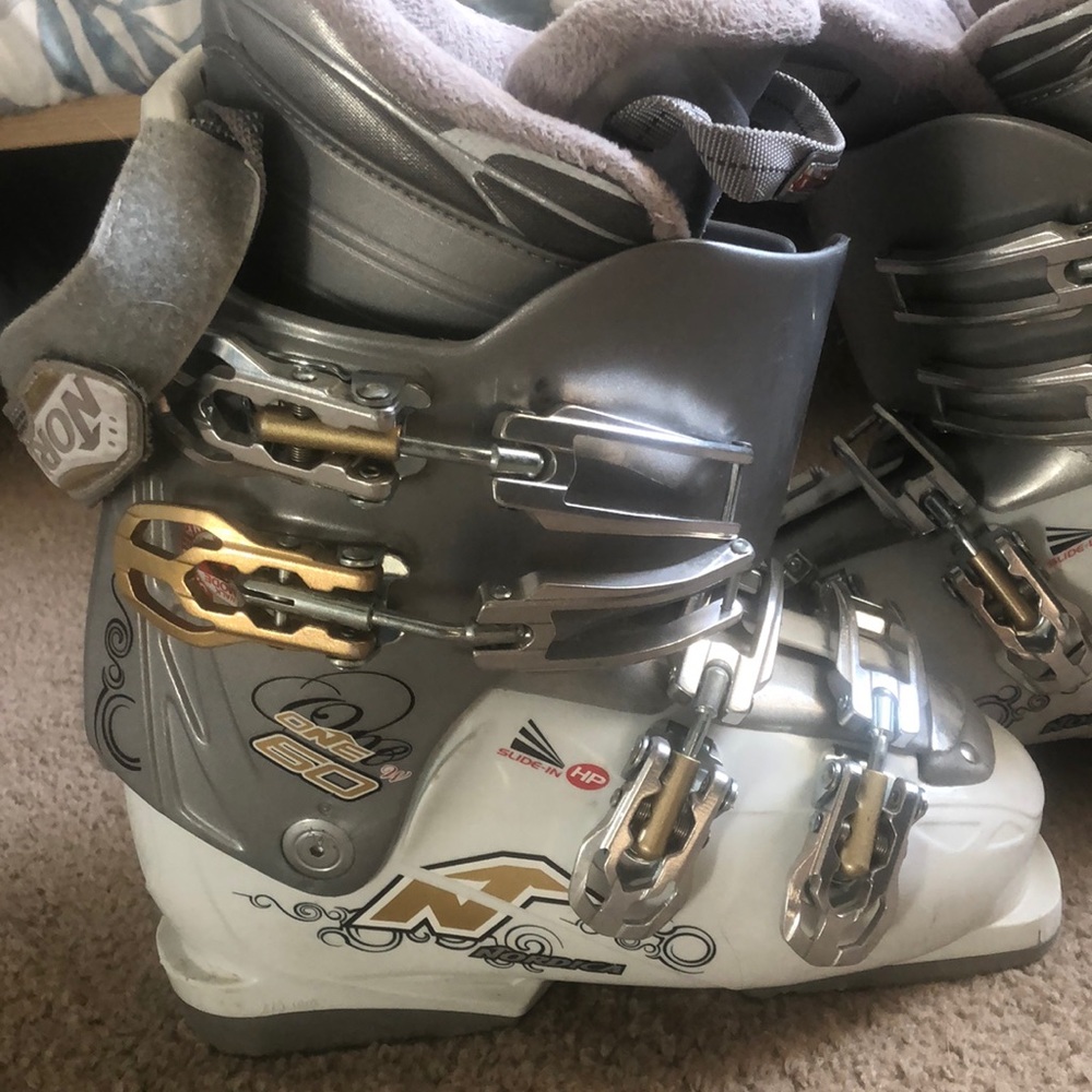 Nordica One-60 Ski Boots - size 5.5/6 (225- 235 on ski book scale). Thermo boots